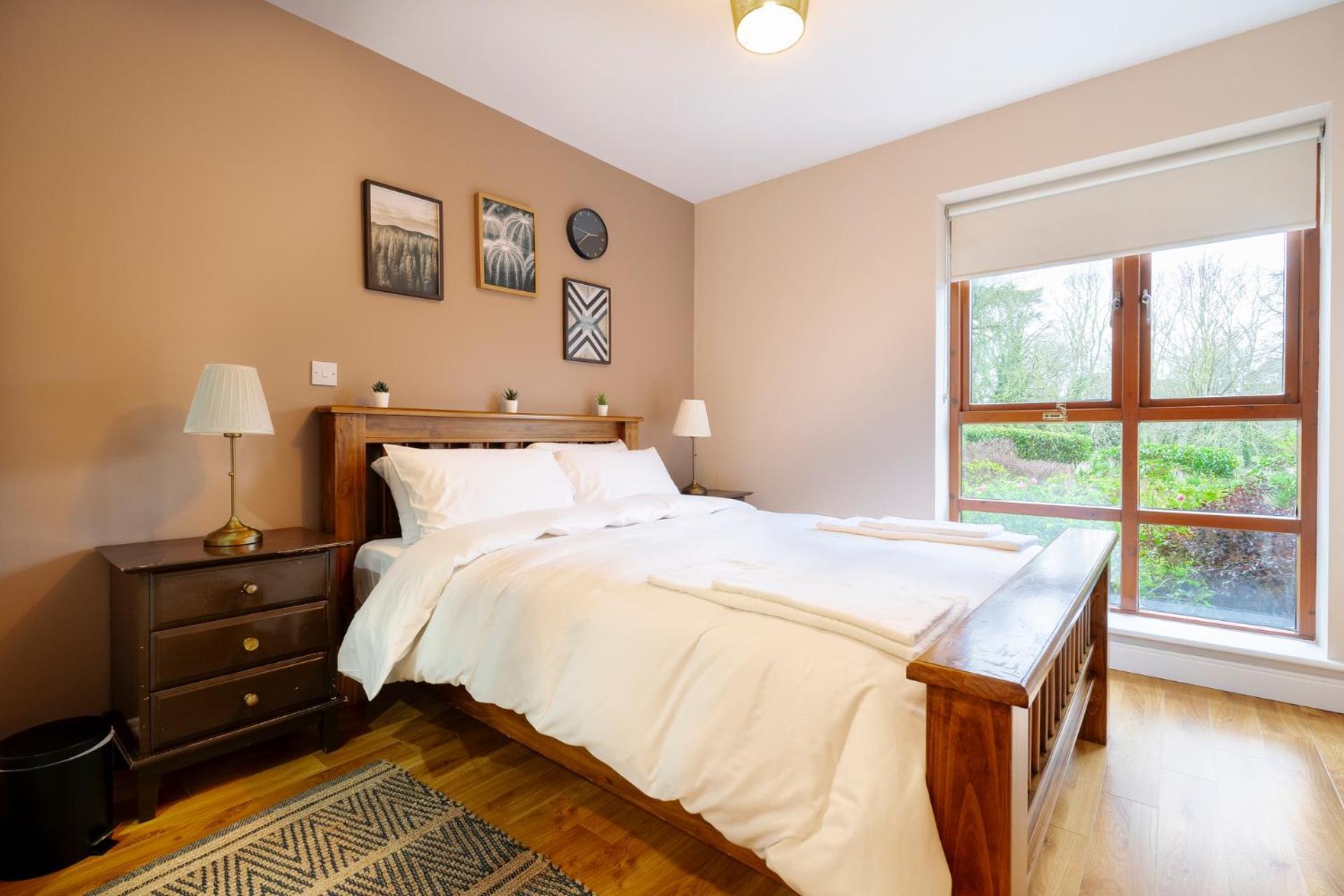 Beautiful 3 Bedroom In Santry Apartment *